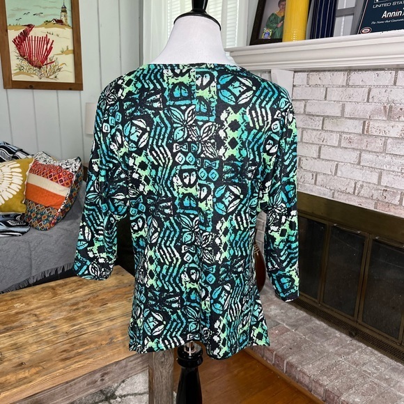 Ultra Teeze Aztec floral top - Picture 3 of 4